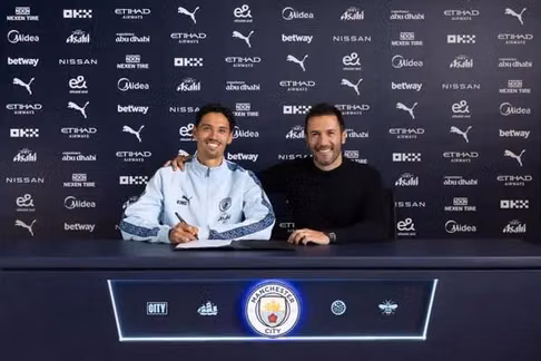 CĐV Man City nói gì về những việc Hugo Viana cần làm trong kỳ chuyển nhượng hè này