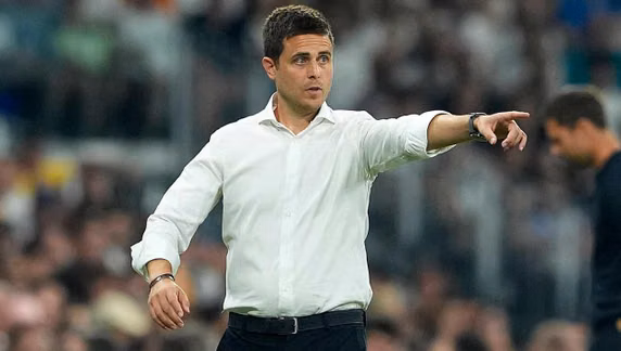 'Không có penalty' – HLV Osasuna nói Real Madrid được tặng chiến thắng