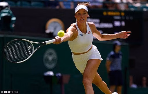 Tân binh xinh đẹp nhất Wimbledon gây sốc với số dư tài khoản ngân hàng