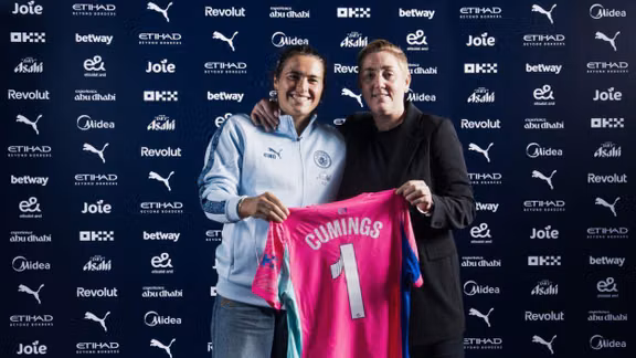 Manchester City chiêu mộ thành công thủ môn Cumings