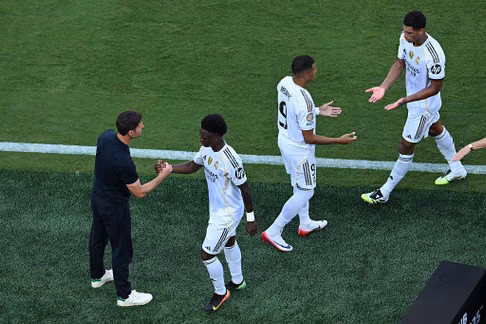🤔 Real Madrid tổ chức buổi nói chuyện với đội bóng về tinh thần đồng đội, báo đưa tin