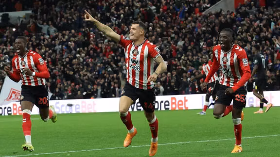 Granit Xhaka - bản hợp đồng tốt nhất mùa giải Ngoại hạng Anh?