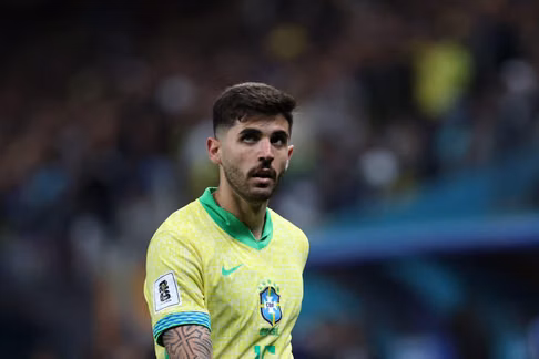 Barcelona để mắt năm trung vệ khi CLB tìm người thay thế Inigo Martinez