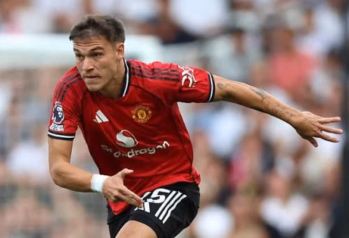 Thảm họa Grimsby và lời hứa của Omar Berrada: Ugarte phải rời Man Utd