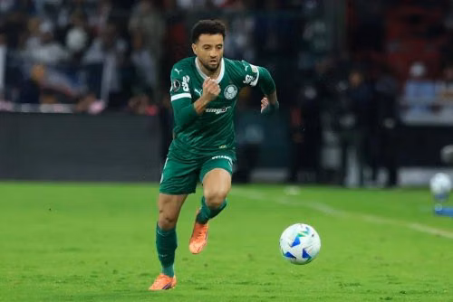 Manchester United Nhắm Tới Tiền Đạo Tài Năng Này: Một Hướng Đi Cho Tương Lai?