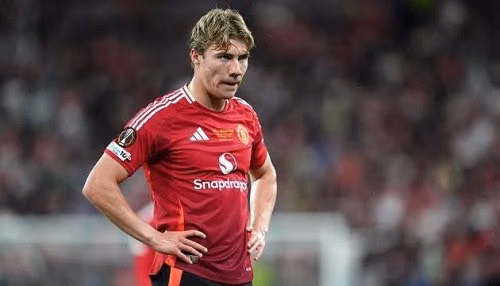 Rasmus Hojlund nhận tin dữ từ HLV Amorim ngay trước trận gặp Fulham