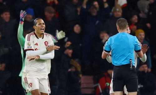 Liverpool thua đau Bournemouth: Hồi chuông báo động cho nhà vô địch