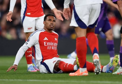 Arteta mất Gabriel trong giai đoạn căng thẳng nhất mùa giải