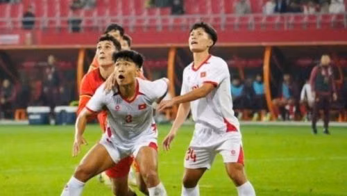 HLV Kim Sang-sik chạy đua với thời gian để hoàn thiện U22 Việt Nam trước SEA Games 33