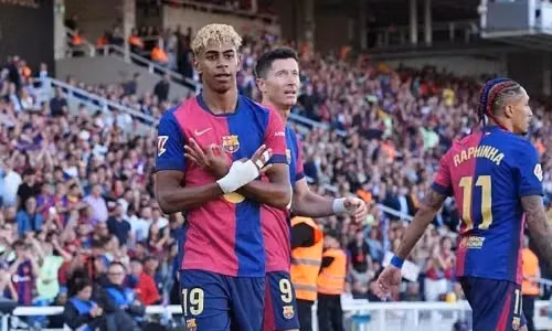 Yamal lại lập siêu phẩm trong trận đấu Barca thua 2-3 trên sân nhà