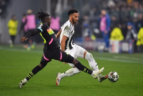 Sunderland hỏi mua trung vệ Kelly của Juventus