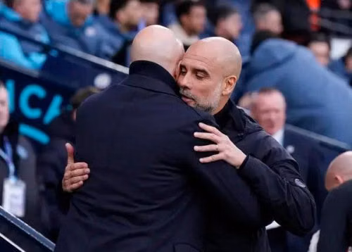 Pep Guardiola thừa nhận Man City đang “cách biệt rất xa” so với Liverpool của Arne Slot
