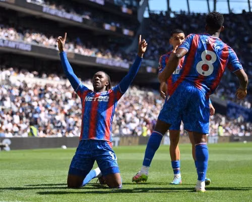 Crystal Palace trừng phạt Tottenham