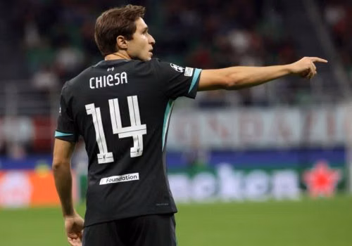 Napoli nhen nhóm lại ý định chiêu mộ tiền vệ Chiesa từ Liverpool