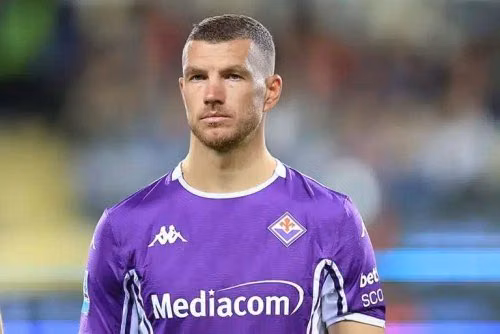 Tiền đạo cũ Roma Edin Dzeko đồng ý gia nhập Fiorentina