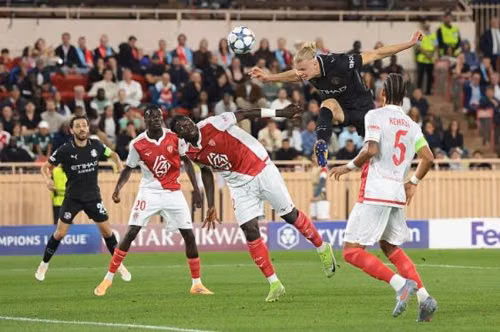 Haaland lập cú đúp, Man City vẫn mất điểm phút chót