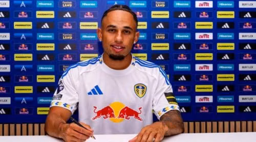 Kỷ lục Ngoại hạng Anh bị phá vỡ khi Leeds ký hợp đồng với Okafor từ Milan