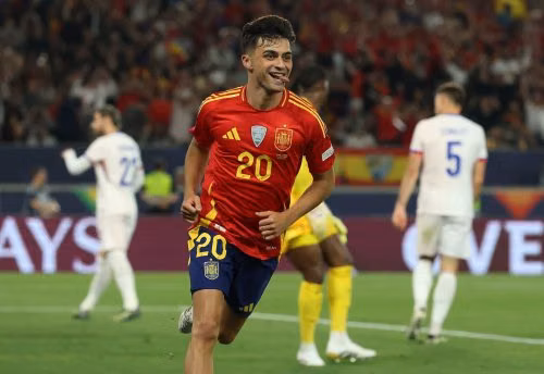Tiền vệ PSG dành lời khen ngợi cho siêu sao Barcelona, bình luận về cuộc đua Quả bóng Vàng