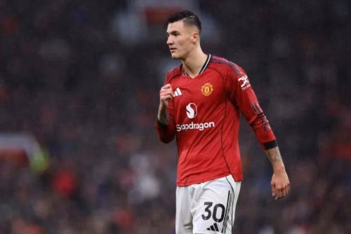 ‘Tại sao chúng ta lại đem về một người mà chúng ta không cần?’ – Huyền thoại Man Utd bối rối trước việc CLB chiêu mộ Benjamin Sesko
