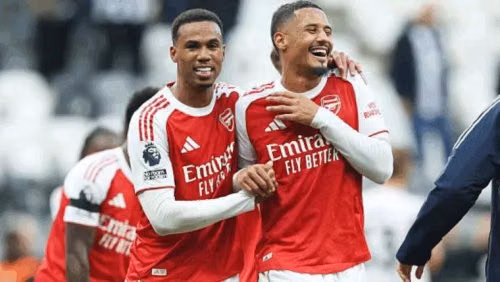 Arsenal thể hiện khí chất với chiến thắng phút chót trước Newcastle để siết chặt áp lực lên Liverpool