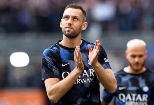 Báo cáo - Ngôi sao Hà Lan và Italy đều ở lại Inter Milan hè này