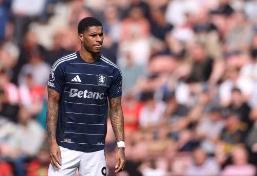 Rashford chờ điện thoại Barcelona khi Man United trao số áo anh cho tân binh