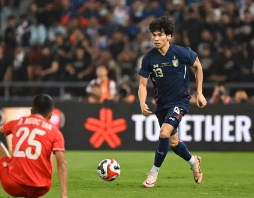 Tiền vệ từng sút tung lưới Việt Nam ở chung kết ASEAN Cup sẽ là học trò HLV Kim Sang Sik đấu MU