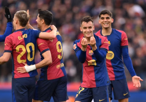 Tiền vệ trẻ Barcelona tiết lộ Flick là người ‘ thay đổi cuộc đời tôi’