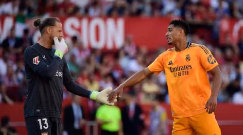 Real Madrid vượt qua Sevilla 9 người trong trận làm khách cuối cùng của HLV Carlo Ancelotti
