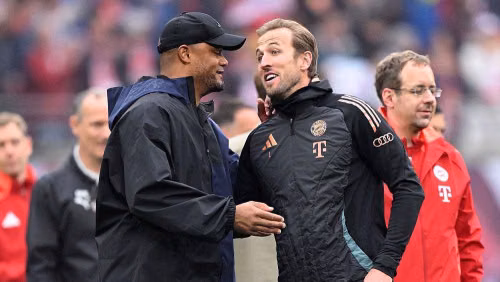 Walker gọi điện chúc mừng Kompany và Harry Kane