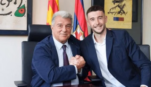 Chính thức: Barcelona đăng ký Joan Garcia tại La Liga