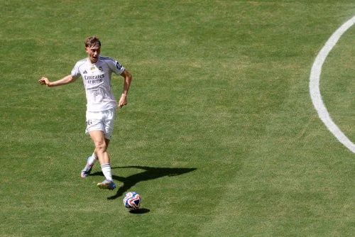 Dean Huijsen – Giải pháp bất ngờ cho vị trí số 5 của Real Madrid