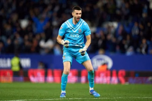 Real Madrid thực hiện bước đi đầu tiên giành 'người thừa kế Courtois' Joan Garcia giữa lúc tương lai của Lunin còn bất ổn