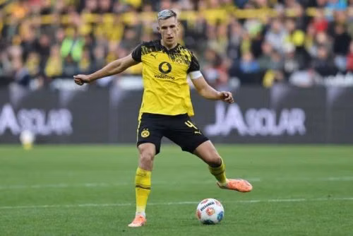 Bayern Munich thăm dò khả năng chiêu mộ hậu vệ được săn đón của Dortmund, Nico Schlotterbeck