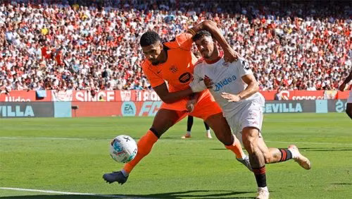 CĐV Barca phẫn nộ: “Trọng tài đang chống lại chúng tôi!”