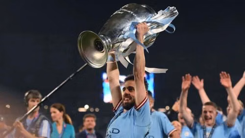 'Man City đã cho tôi nhiều hơn những gì tôi hy vọng khi còn là một cậu bé' - Silva