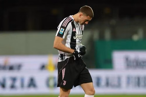 Barcelona & Bayern vẫn không ngừng theo dõi tiền đạo Juventus Vlahovic