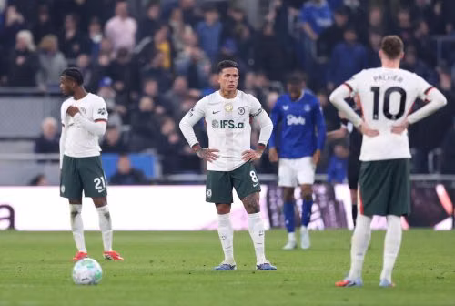 Everton 3-0 Chelsea: Thảm họa phòng ngự nhấn chìm tham vọng Champions League của Rosenior