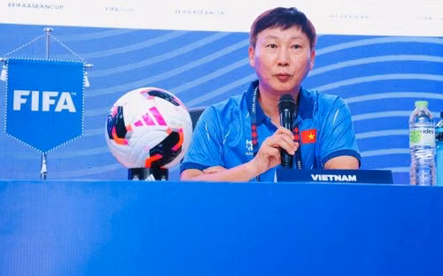 TIN NHANH 7H (FIFA ASEAN Cup): Hoàng Đức nhận băng đội trưởng ĐT Việt Nam tại ASEAN Cup