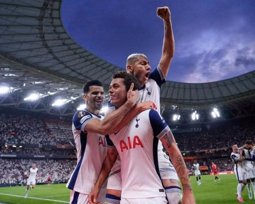Brennan Johnson tỏa sáng, đưa Tottenham lên ngôi vô địch Europa League