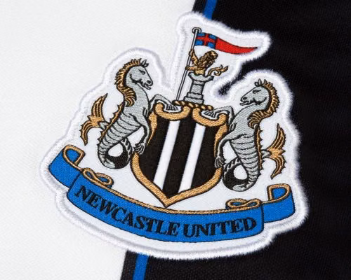 Newcastle muốn thiết kế lại huy hiệu mới