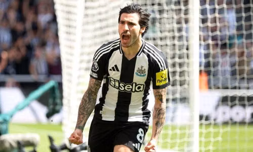 Newcastle mở rộng khoảng cách với Chelsea trong cuộc đua top 5