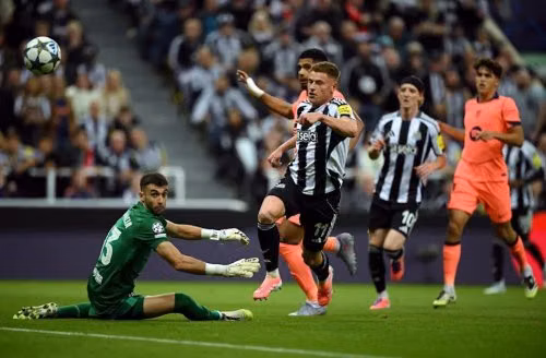 Joan Garcia chia sẻ về trận ra mắt Champions League, Rashford, ĐT Tây Ban Nha sau Newcastle 1-2 Barca – ‘Rất phấn khích’