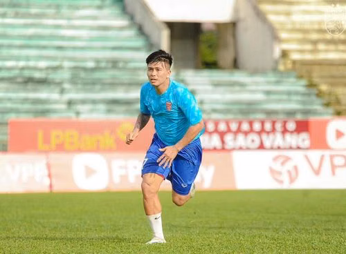 Ngỡ ngàng với điểm đến mới của trung vệ nổi tiếng U23 Việt Nam