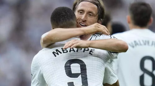“Câu chuyện khó quên” – Luka Modric và Carlo Ancelotti chia sẻ về lần cuối xuất hiện tại Santiago Bernabeu