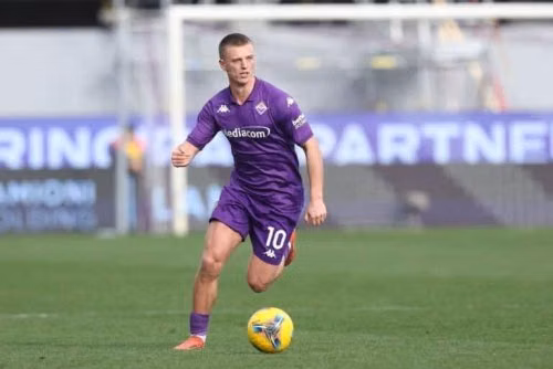 Roma hỏi mượn Albert Gudmundsson