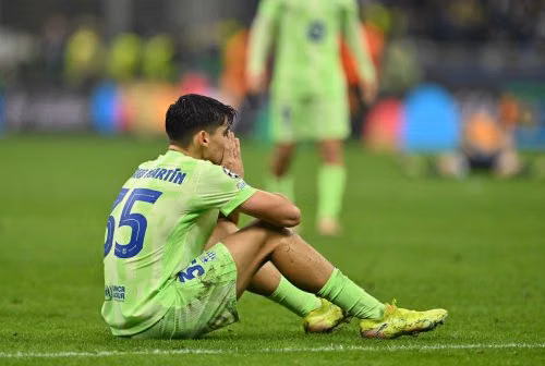 Chính thức: Barcelona xác nhận ngày phẫu thuật cho trụ cột hàng phòng ngự sau chấn thương tái phát