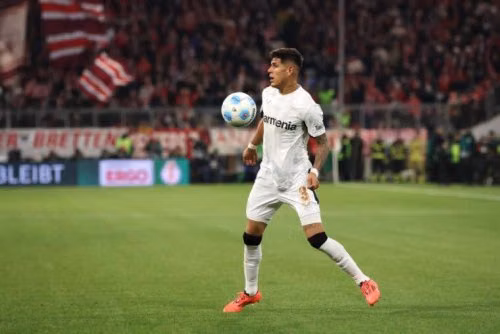 Arsenal chính thức đạt thỏa thuận chiêu mộ Piero Hincapie với giá 52 triệu euro