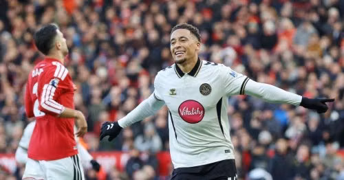 MU thảm bại 0-3 trước Bournemouth: Carrick chạm đáy khủng hoảng