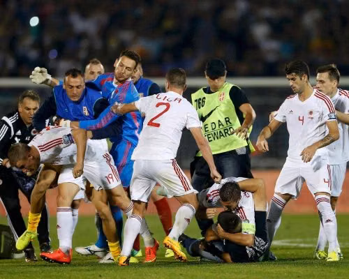 Trận Albania vs Serbia vòng loại World Cup gợi nhớ cuộc chạm trán hỗn loạn năm 2014